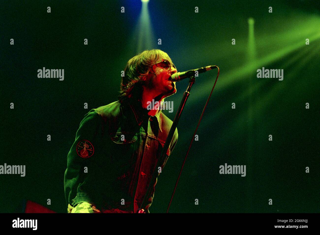 Mailand Italien 30/05/2000 , Live-Konzert der Oase im Forum Assago : der Sänger Liam Gallagher während des Konzerts Stockfoto