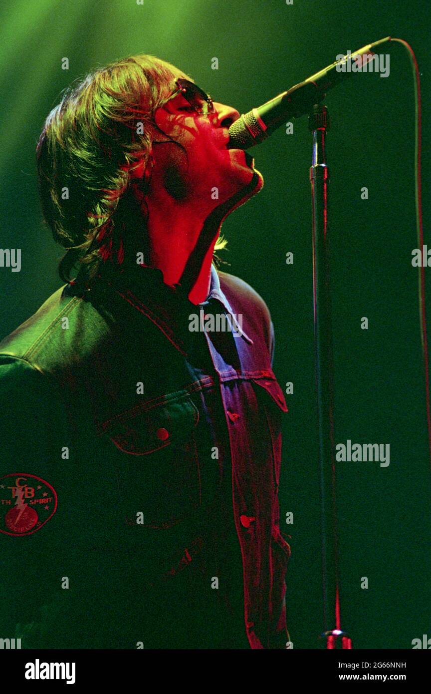 Mailand Italien 30/05/2000 , Live-Konzert der Oase im Forum Assago : der Sänger Liam Gallagher während des Konzerts Stockfoto