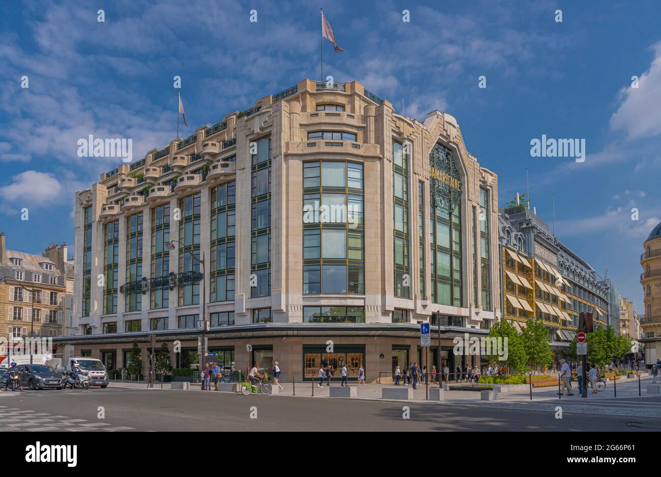 Paris, Frankreich - 07 02 2021: Kaufhaus La Samaritaine. Außenansicht der Fassade von der Pont Neuf Stockfoto