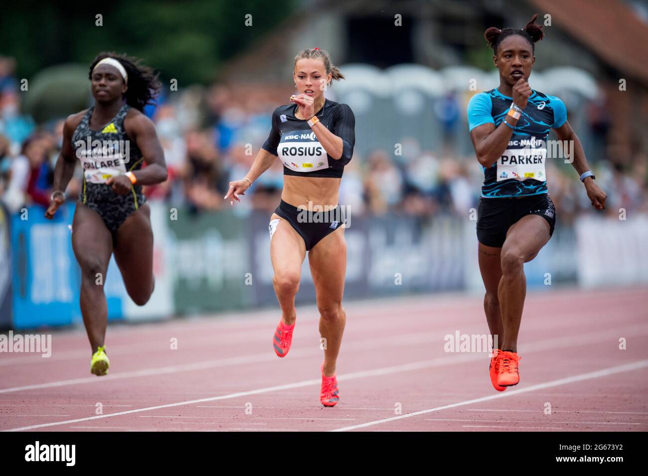 Die belgische Athletin Mariam Oulare, die Belgierin Rani Rosius und Kiara Parker, die während des 100-m-Rennens beim „KBC Nacht van de Atletiek“-Athlet in Aktion zu sehen waren Stockfoto