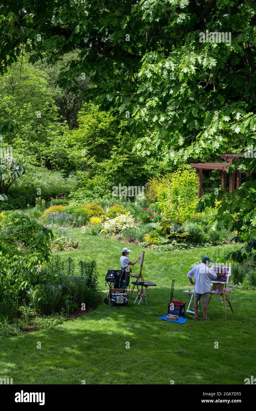 Wayne, Pennsylvania, USA. Chanticleer Garden, Maler bei der Arbeit. Stockfoto