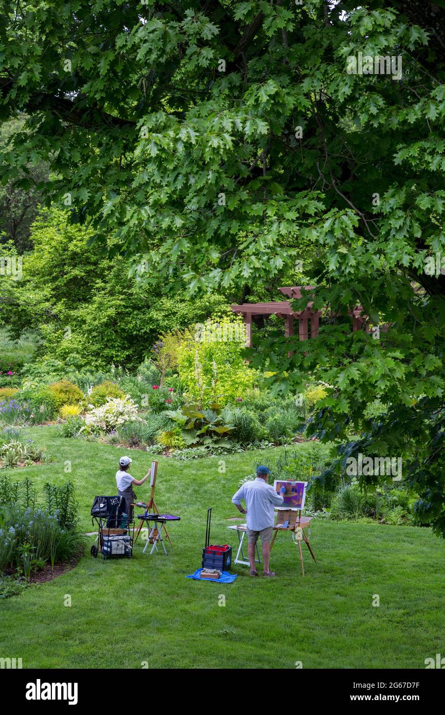 Wayne, Pennsylvania, USA. Chanticleer Garden, Maler bei der Arbeit. Stockfoto