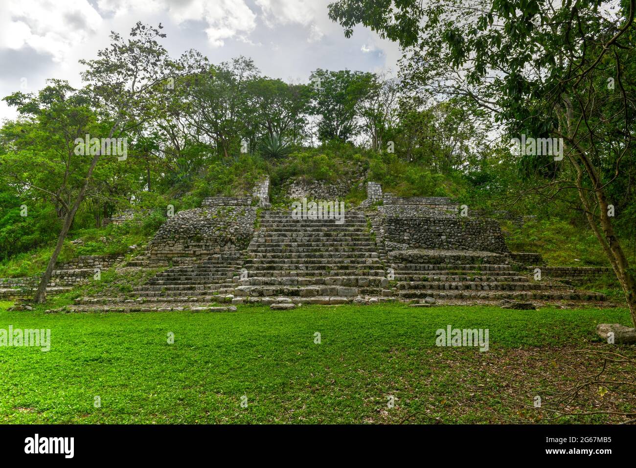 Edzna ist eine archäologische Stätte der Maya im Norden des mexikanischen Bundesstaates Campeche. Struktur 501. Stockfoto