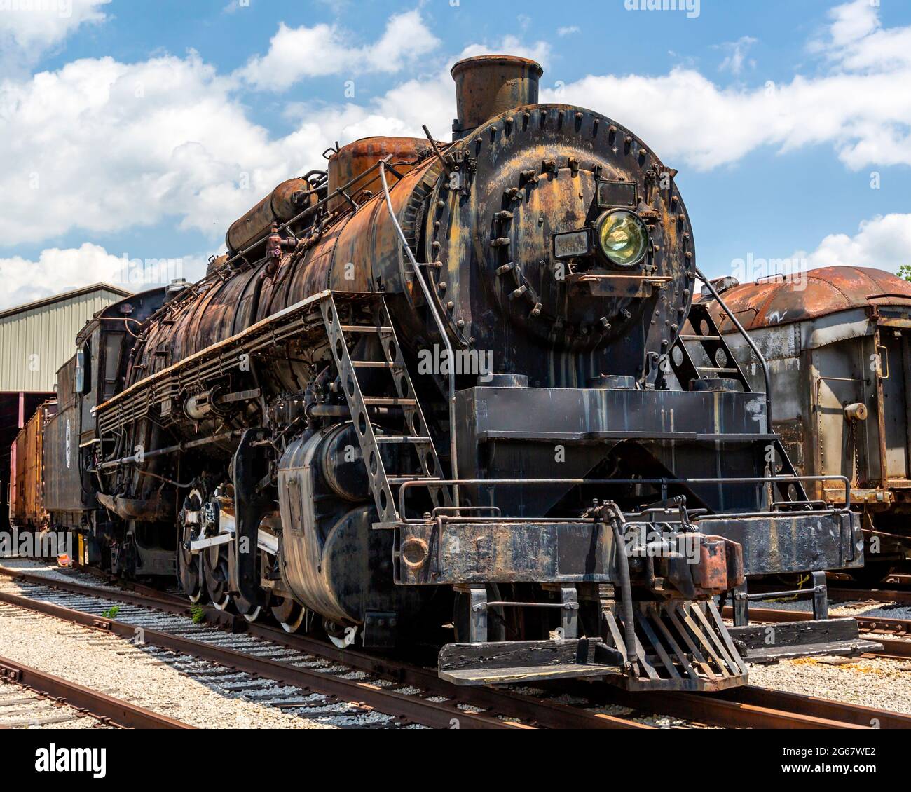 Eine alte Dampflokomotive Eisenbahnmaschine zeigt ihr Alter Stockfoto