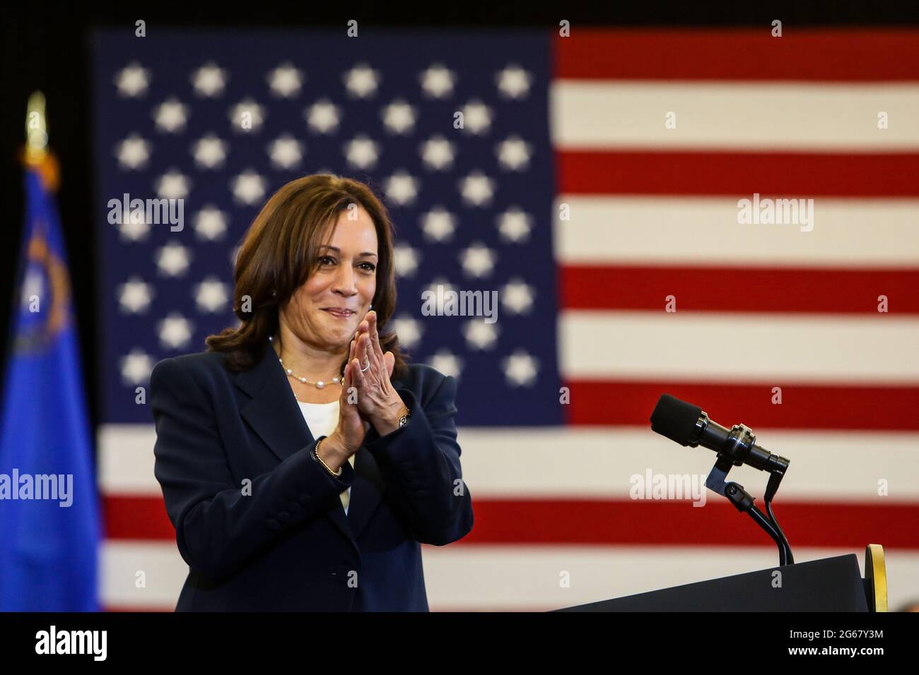 Las Vegas, Usa. Juli 2021. Die Vizepräsidentin der Vereinigten Staaten, Kamala Harris, hält während ihres Besuchs im United Brotherhood of Tischler and Joiners of America International Training Center in Las Vegas, Nevada, während ihrer „America's Back Together“-Tour am Samstag, dem 3. Juli 2021, eine Rede. Foto von Joe Buglewicz/UPI Credit: UPI/Alamy Live News Stockfoto