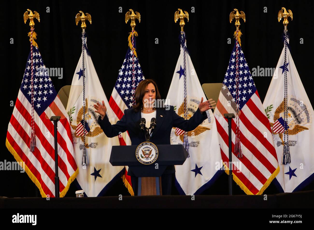 Las Vegas, Usa. Juli 2021. Die Vizepräsidentin der Vereinigten Staaten, Kamala Harris, hält während ihres Besuchs im United Brotherhood of Tischler and Joiners of America International Training Center in Las Vegas, Nevada, während ihrer „America's Back Together“-Tour am Samstag, dem 3. Juli 2021, eine Rede. Foto von Joe Buglewicz/UPI Credit: UPI/Alamy Live News Stockfoto