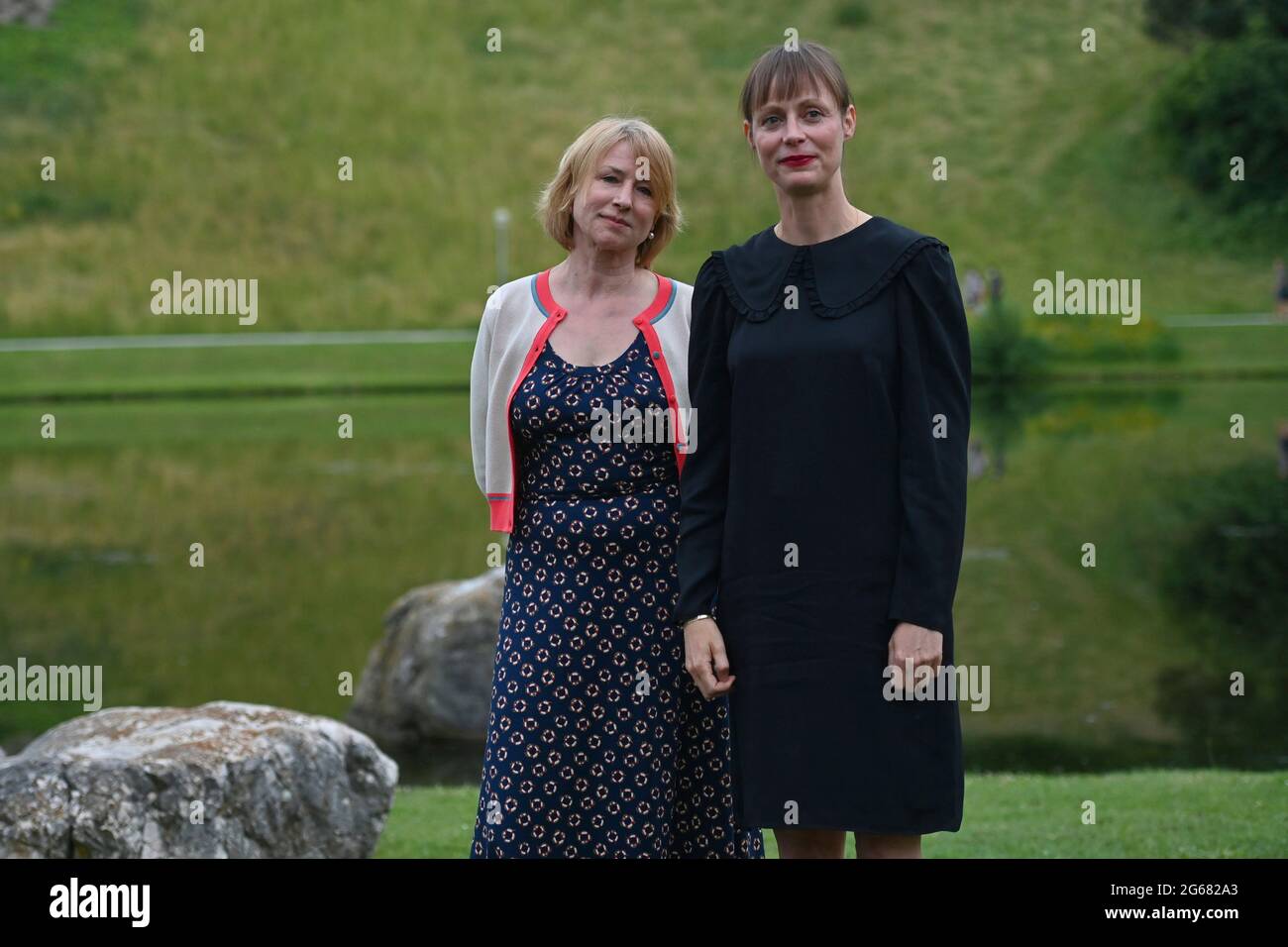 Von links: Corinna HARFOUCH (GER), Schauspielerin, Katharina Marie SCHUBERT (Regisseurin), Filmpremiere 'das Mädchen mit den goldenen Händen' bei den Münchner Filmfestspielen am 3. Juli 2021. Stockfoto