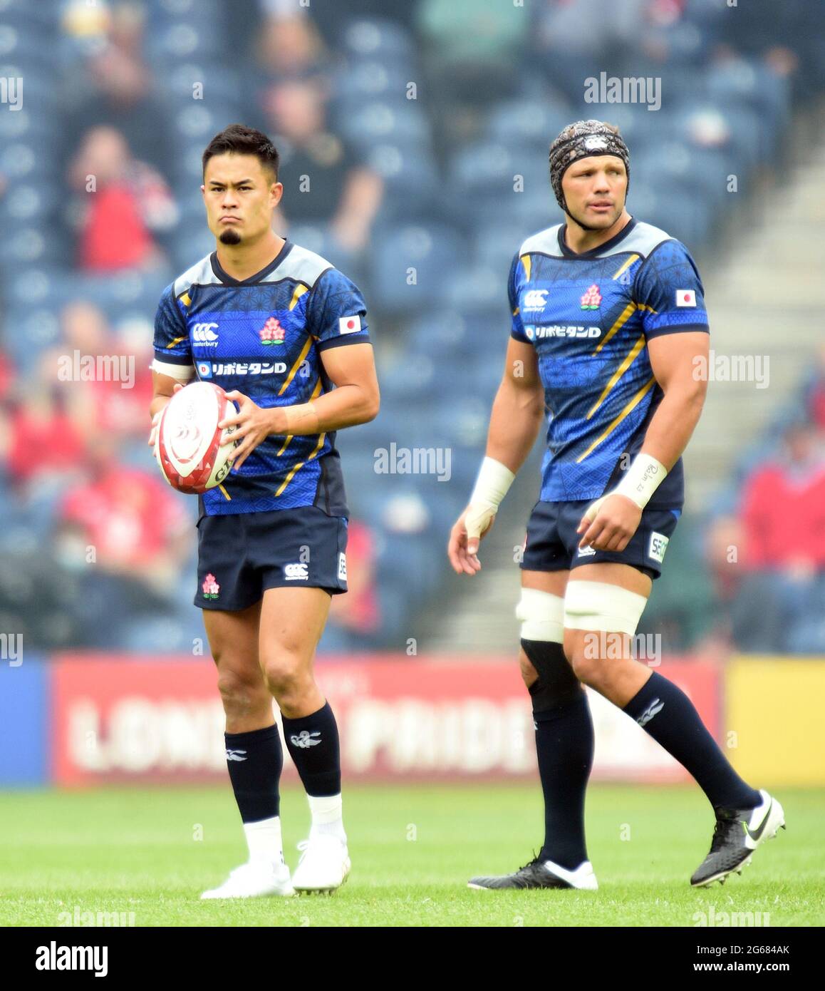 BT Murrayfield .Edinburgh.Schottland Großbritannien. 26. Juni-21 1888 Cup-Spiel zwischen den britischen & irischen Löwen und Japan L/r während des Spiels Yu Tamura abgebildet Stockfoto