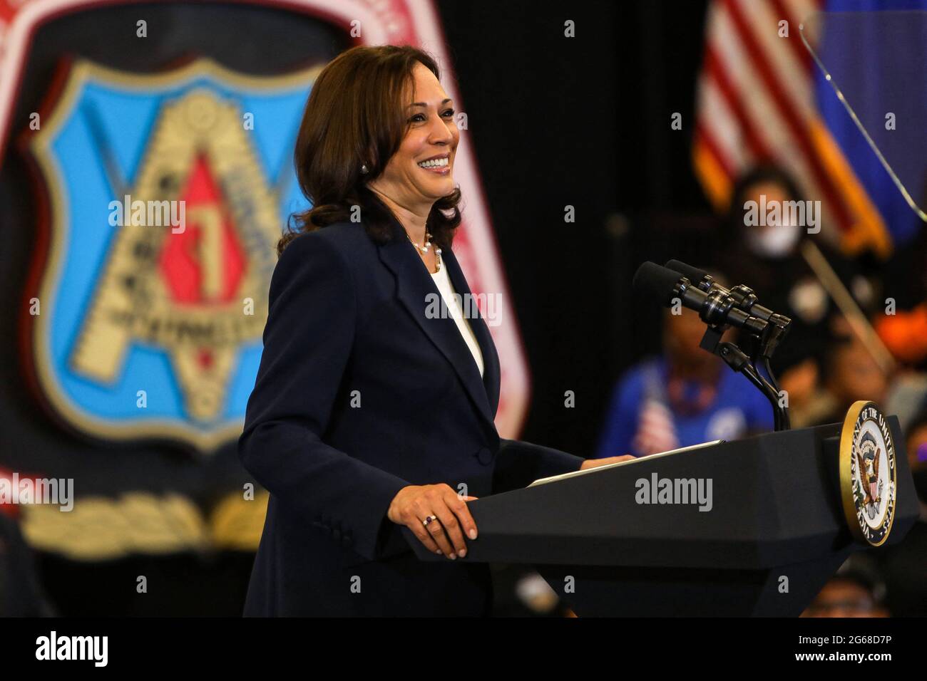 Die Vizepräsidentin der Vereinigten Staaten, Kamala Harris, hält während ihres Besuchs im United Brotherhood of Tischler and Joiners of America International Training Center in Las Vegas, NV, USA, während ihrer America's Back Together Tour am Samstag, dem 3. Juli 2021, eine Rede. Foto von Joe Buglewicz/Pool via CNP/ABACAPRESS.COM Stockfoto