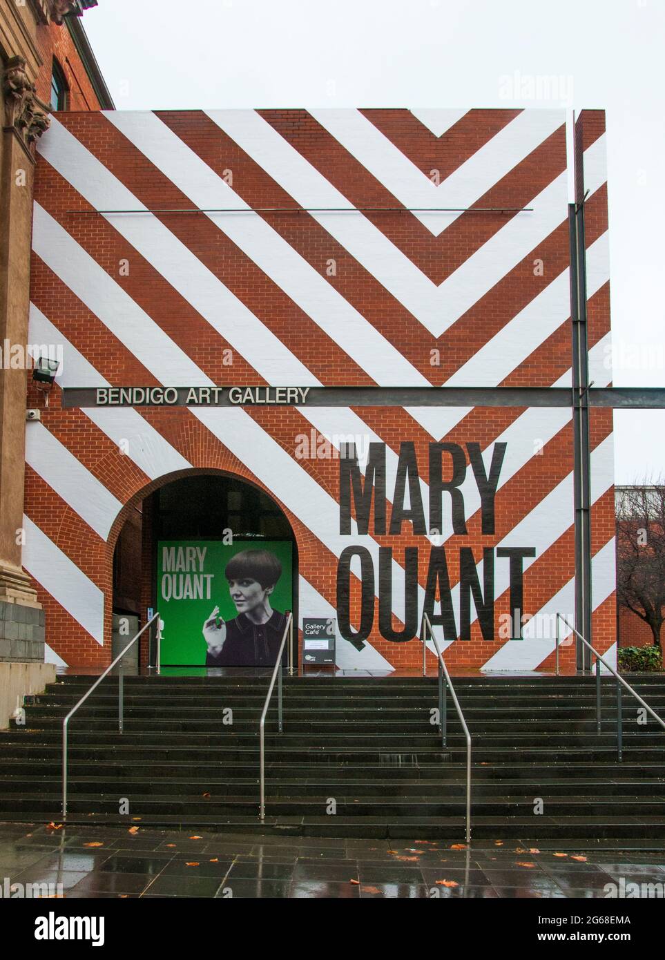 Förderung der Ausstellung Mary Quant Fashion Revolutionary 2021 in der Bendigo Art Gallery in der Provinz Victoria, Australien Stockfoto