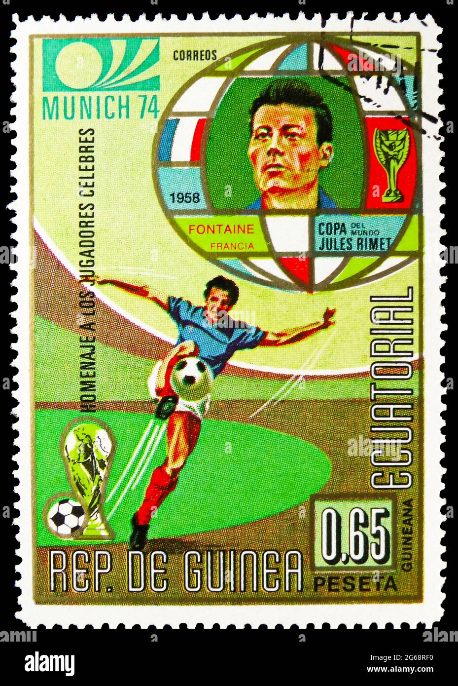 MOSKAU, RUSSLAND - 16. DEZEMBER 2020: Die in Äquatorialguinea gedruckte Briefmarke zeigt Just Fontaine (1933), FIFA Fußball-Weltmeisterschaft 1974 in Deutschland Serie, circa Stockfoto