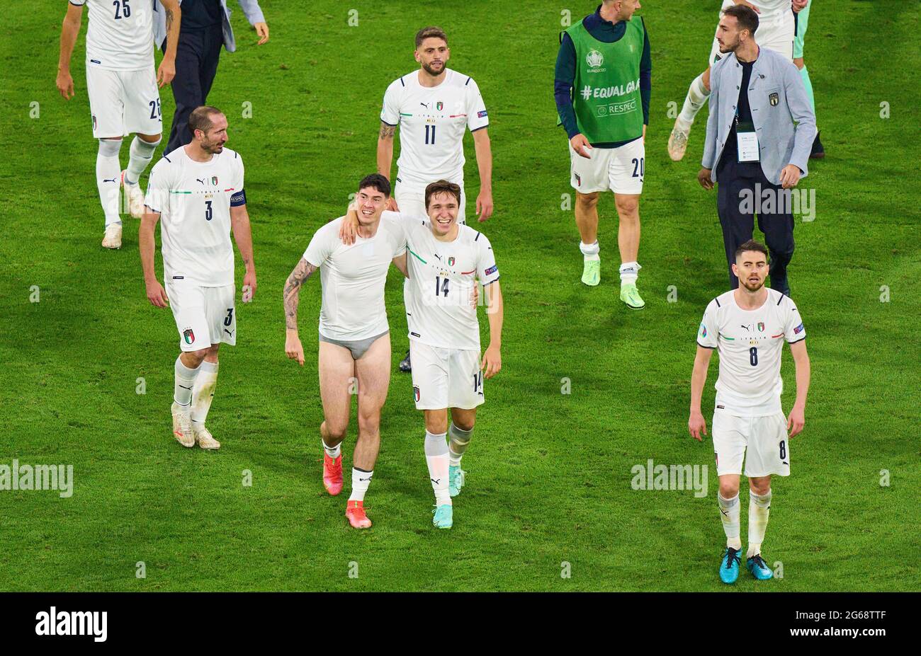 Alessandro Bastoni, ITA 23 ohne Trikot und Hose, Federico Chiesa, ITA 14 Giorgio Chiellini, ITA 3 Jorginhino, ITA 8 Domenico Berardi, ITA 11 im Viertelfinale Belgien - ITALIEN 1-2 bei den Fußball-UEFA-Europameisterschaften 2020 in der Saison 2020/2021 am 02. Juli 2021 in München, Deutschland. © Peter Schatz / Alamy Live News Stockfoto