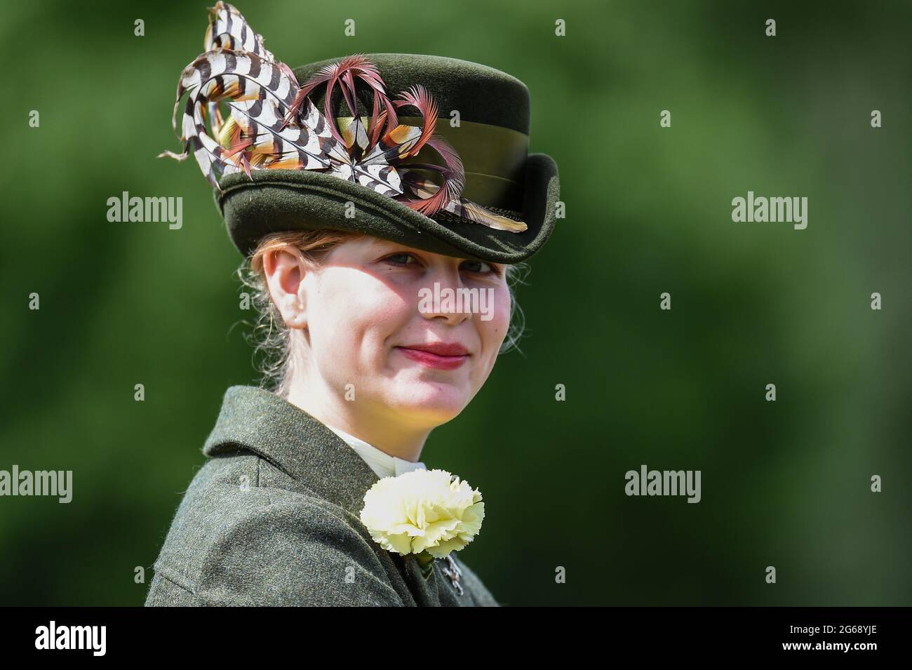 Windsor, Großbritannien. Juli 2021. Windsor Castle, Windsor, Burkshire. 4. Juli 2021. Lady Louise Windsor während der Royal Windsor Horse Show, die auf dem Gelände des Windsor Castle stattfand Credit: Peter Nixon/Alamy Live News Stockfoto