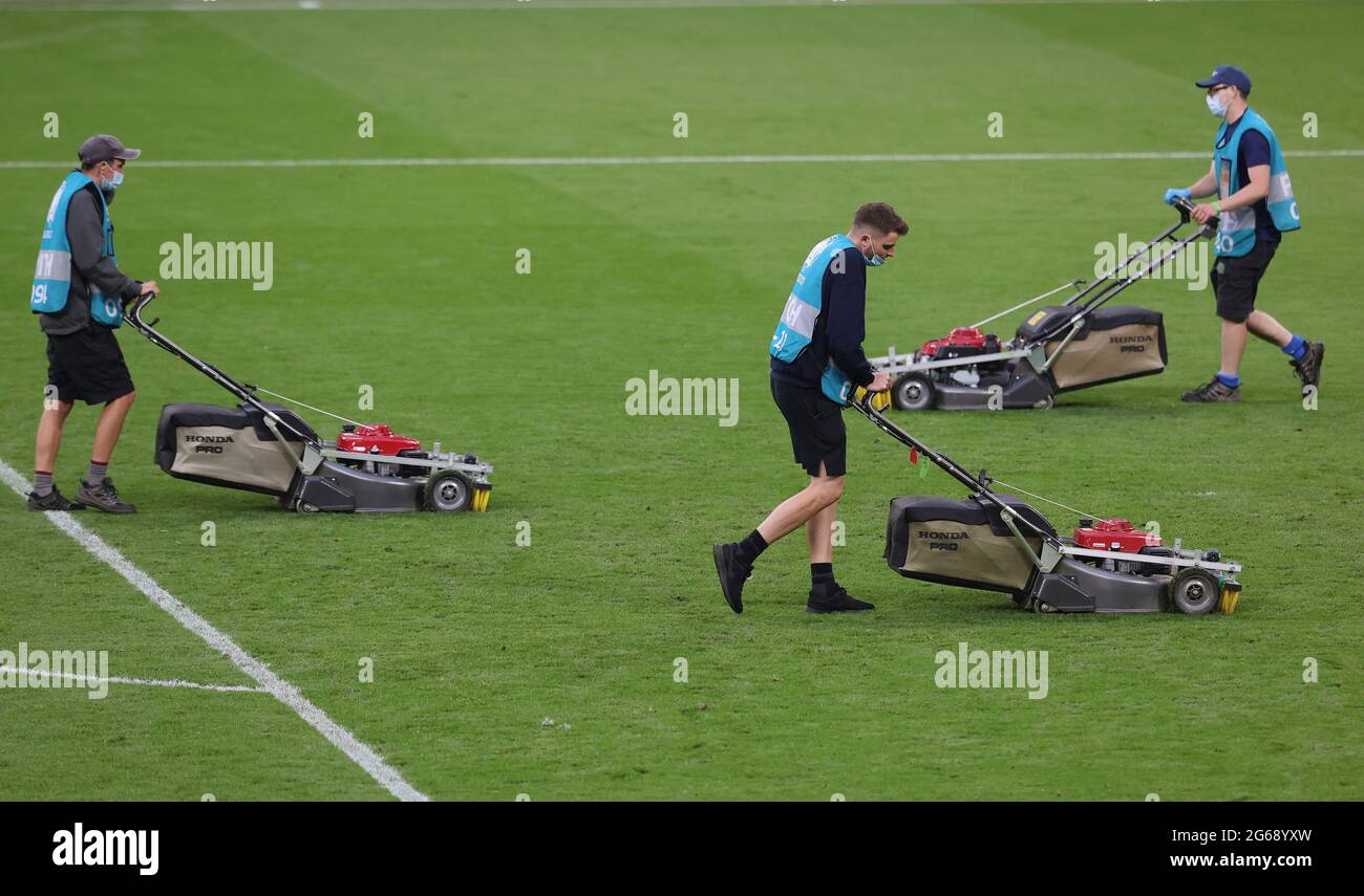 firo: 29.06.2021, Fuvuball, Fußball: EURO 2021, EM 2020, EURO 2020, Europameisterschaft 2020, Runde 16, Viertelfinale eng, England - GER, Deutschland 2: 0 Greenkeeper bei Wembley Rasenmv§her, Rasen, feature, deposit Stockfoto
