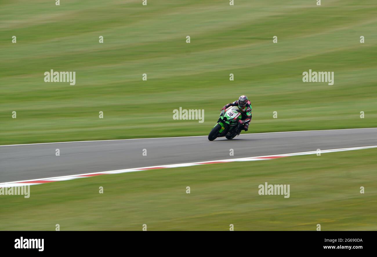 Alex Lowes vom Kawasaki Racing Team WorldSBK beim Superpole-Rennen am zweiten Tag der Motul FIM Superbike Championship 2021 im Donington Park, Leicestershire. Sonntag, 4. Juli 2021. Stockfoto