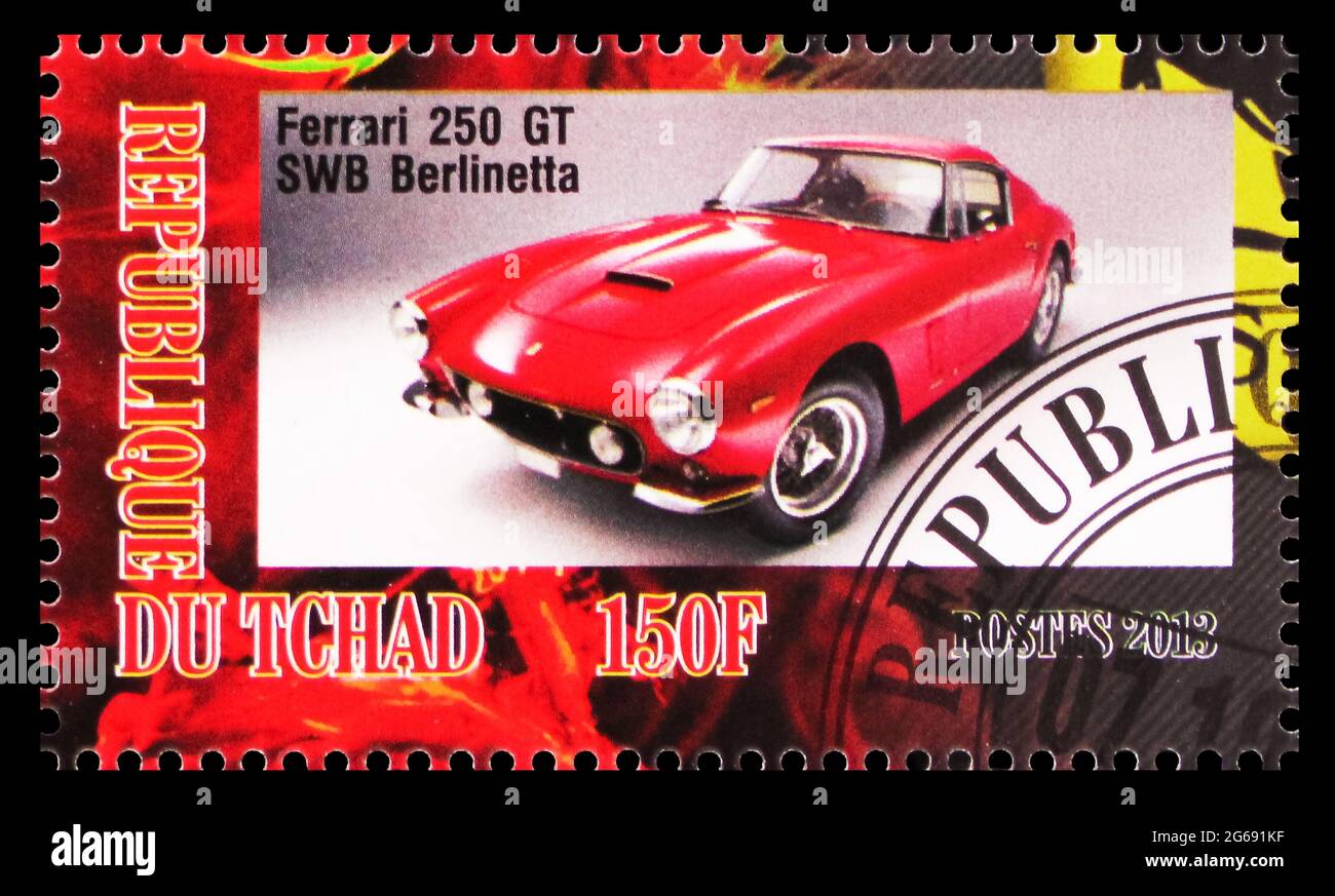 MOSKAU, RUSSLAND - 28. MÄRZ 2020: Briefmarke im Tschad zeigt Ferrari 250 GT SWB Berlinetta, Ferrari Serie, um 2013 Stockfoto