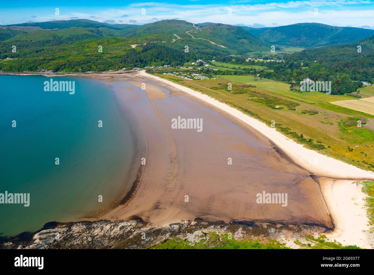 Luftaufnahme von der Drohne des Carradale Bay Beach auf der Halbinsel Kintyre, Argyll and Bute, Schottland, Großbritannien Stockfoto