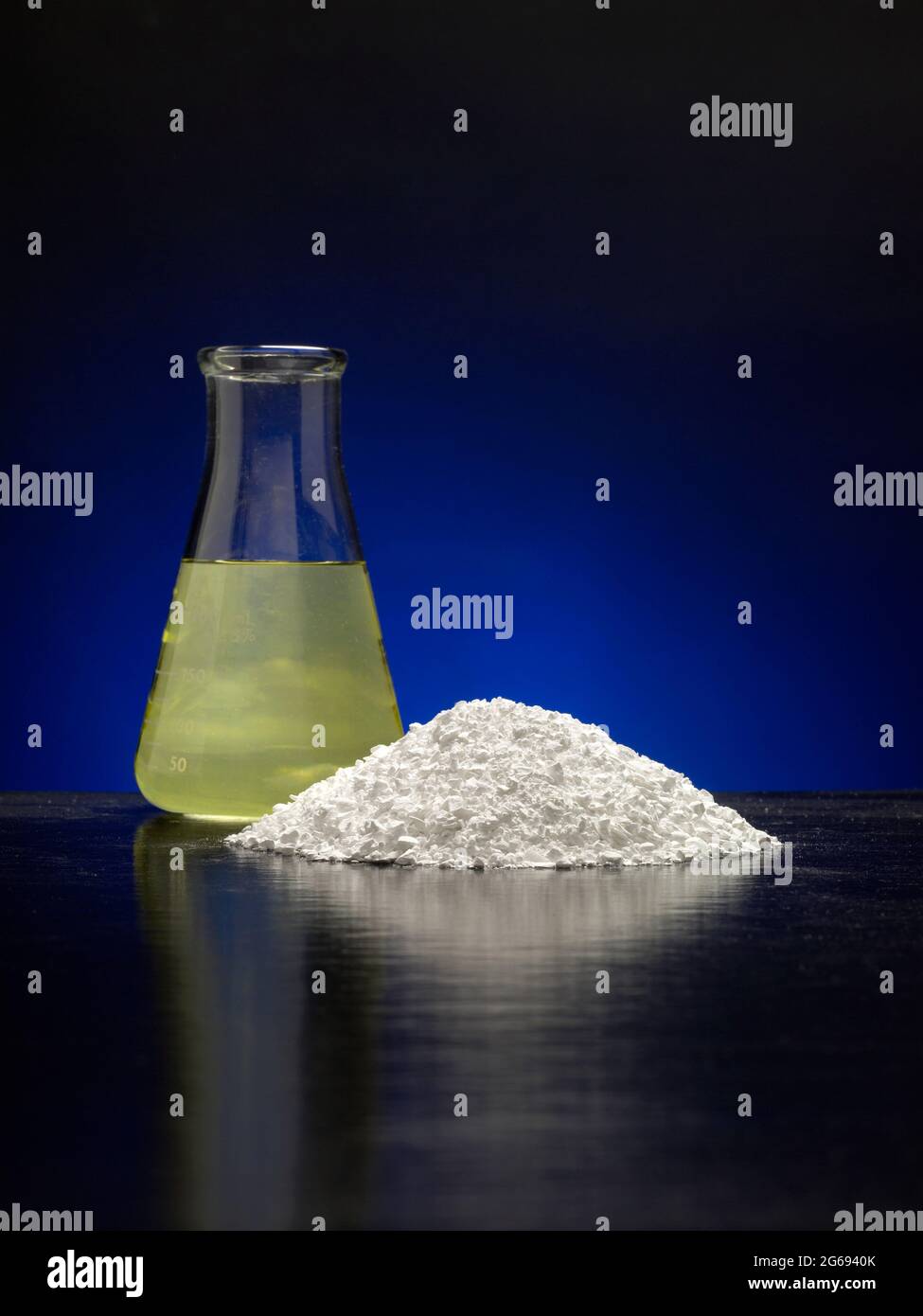 Rohes Lithium in verschiedenen Formen Stockfoto