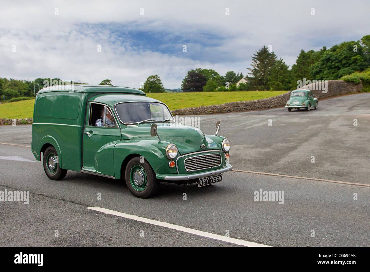 1971 70s Green Austin 8 CWT Van auf dem Weg zur Leighton Hall Oldtimer-Juli-Automobilausstellung, Carnforth, Lancashire UK Stockfoto