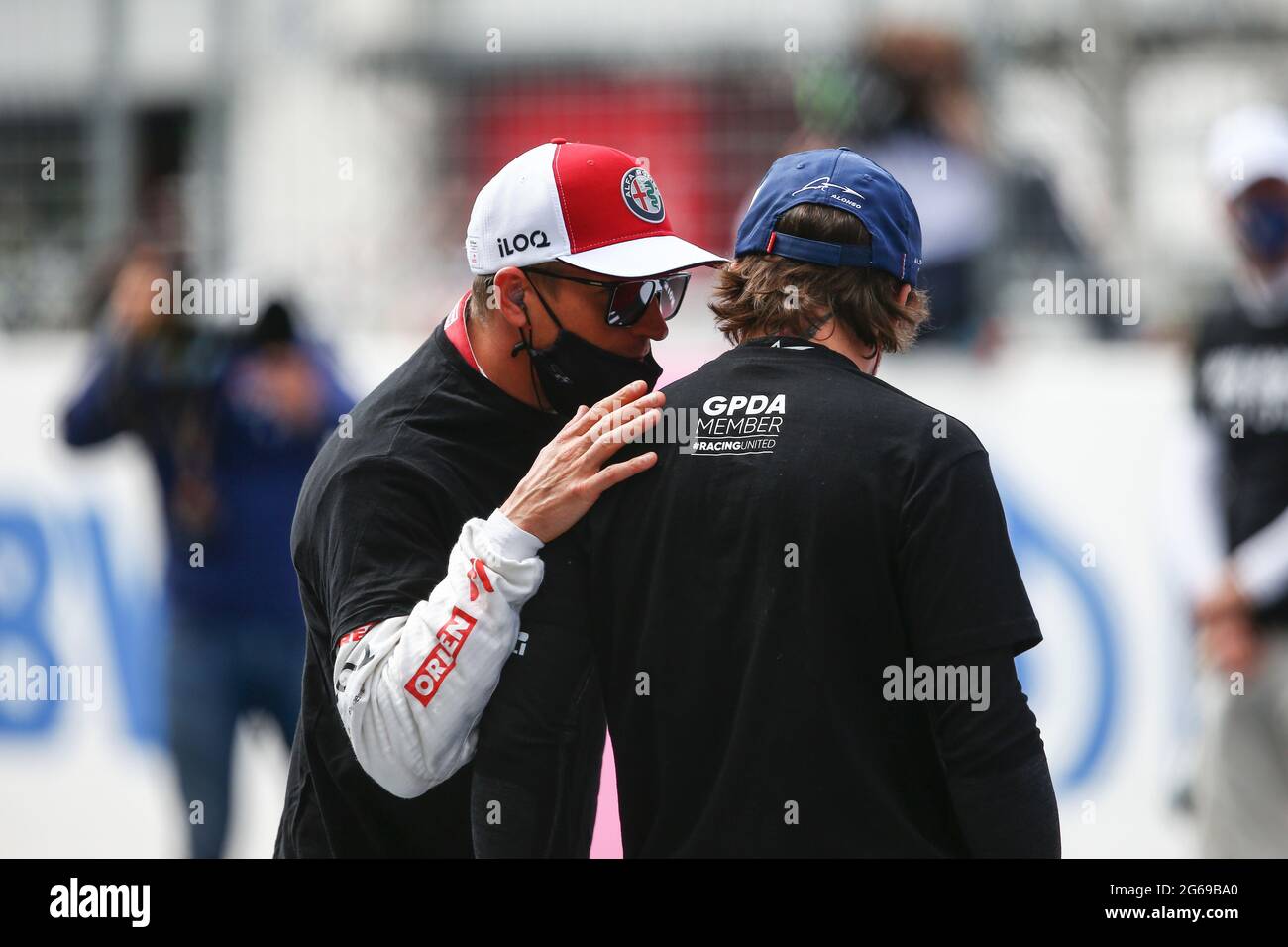 Spielberg, Österreich. Juli 2021. RÄIKKÖNEN Kimi (FIN), Alfa Romeo Racing ORLEN C41, Portrait mit ALONSO Fernando (SPA), Alpine F1 A521, Startaufstellung, Grille de DEPART, während des Formel 1 Grosser Preis von Osterreich 2021, 2021 großer Preis von Österreich, 9. Lauf der FIA Formel 1 Weltmeisterschaft 2021 vom 2. Bis 4. Juli, 2021 auf dem Red Bull Ring, in Spielberg, Österreich - Foto Joao Filipe/DPPI Credit: Independent Photo Agency/Alamy Live News Stockfoto