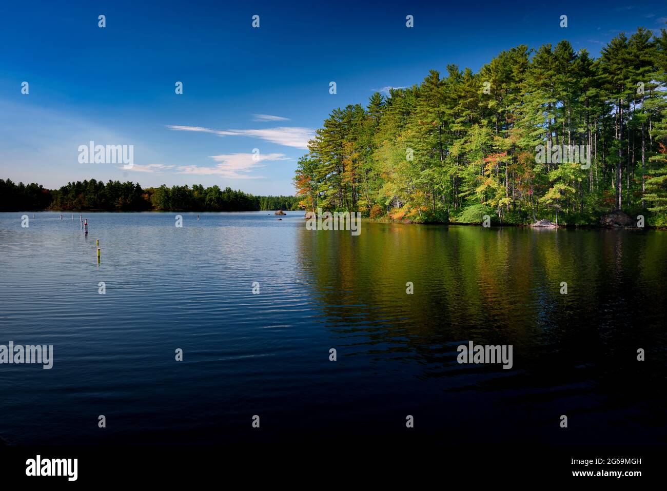 Massabesic See in New hampshire in der Nähe von Manchester friedlicher Ort vor dem Herbst Stockfoto