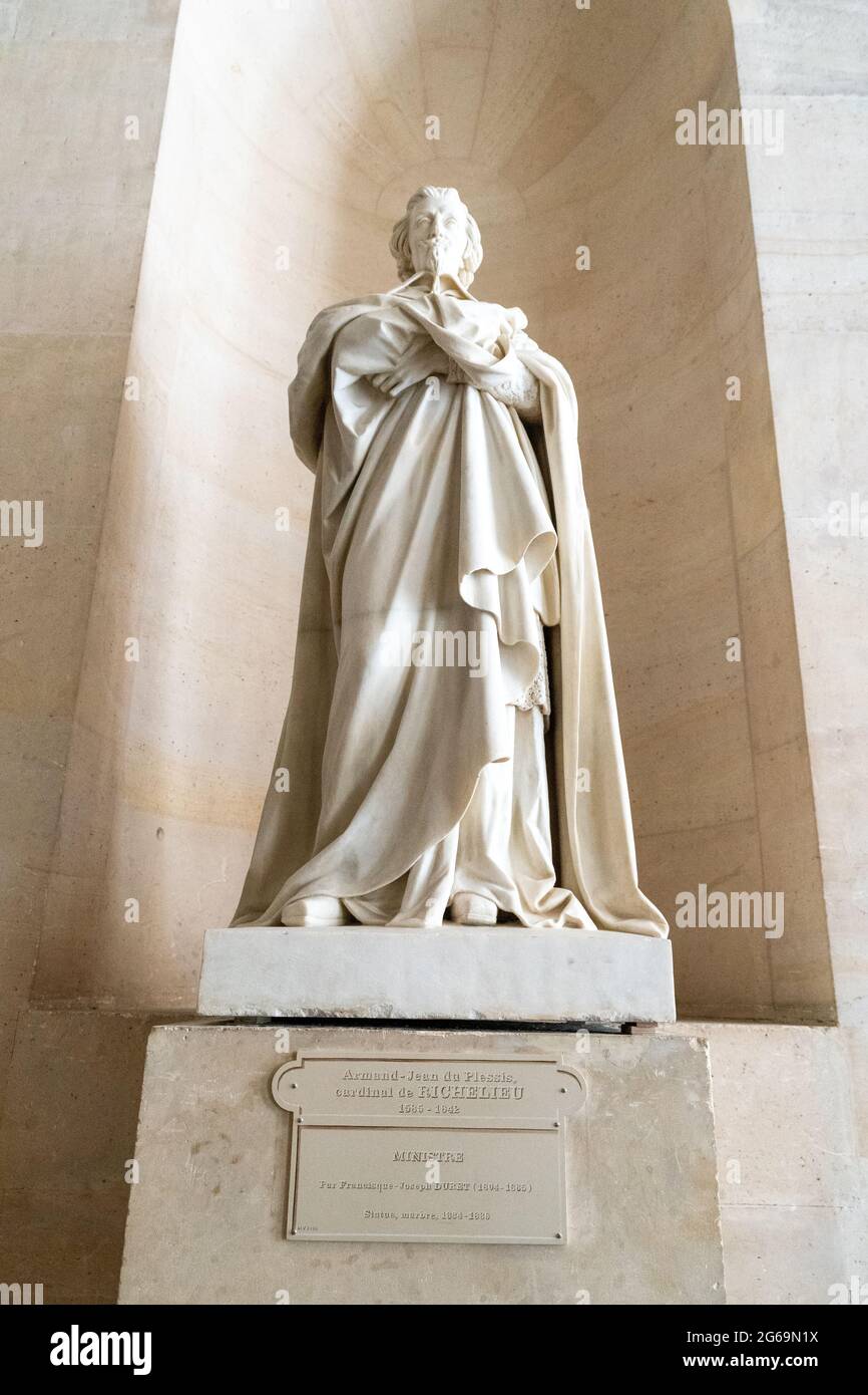 Statue des Kardinals von Richelieu im Schloss von Versailles in Frankreich Stockfoto