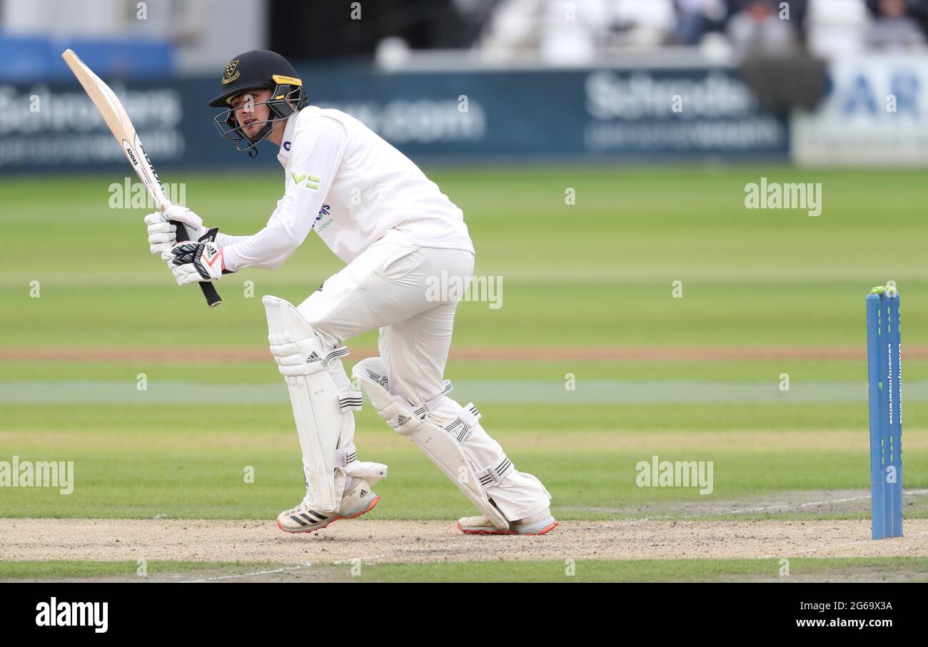 Hove, Großbritannien. Juli 2021. Oli Carter von Sussex hat am ersten Tag des LV County Championship-Matches zwischen Sussex und Glamorgan auf dem 1. Central County Ground in Hove geschlagen. Quelle: James Boardman/Alamy Live News Stockfoto