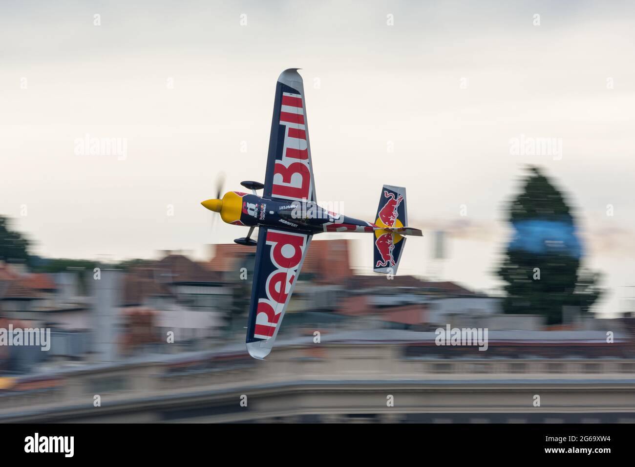 Budapest, Ungarn - 23. Juni 2018: Martin Sonka in Zivko Edge 540 beim Red Bull Air Race (der World Air Sports Federation Event) Stockfoto