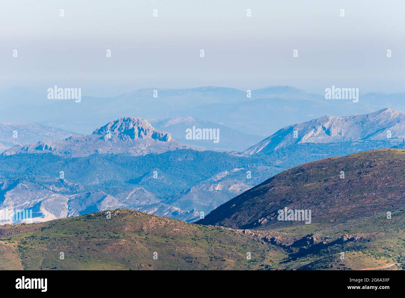 Blick von der Sierra Nevada, Granada, auf den nordöstlichen Teil der Gipfel. Stockfoto