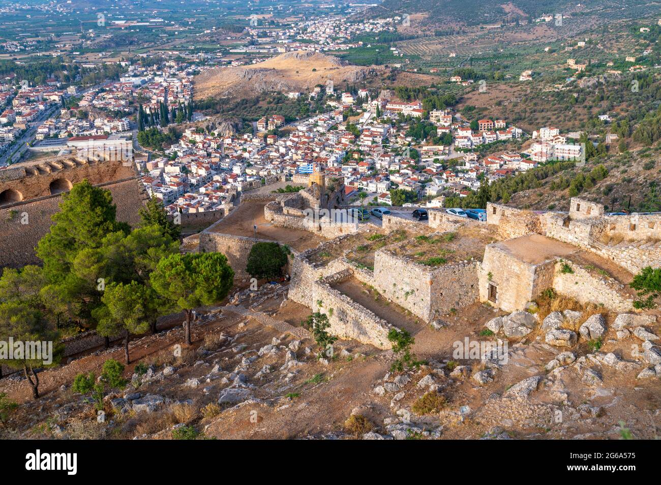 Die Festung Palamidi und die moderne Stadt Nafplio Stockfoto
