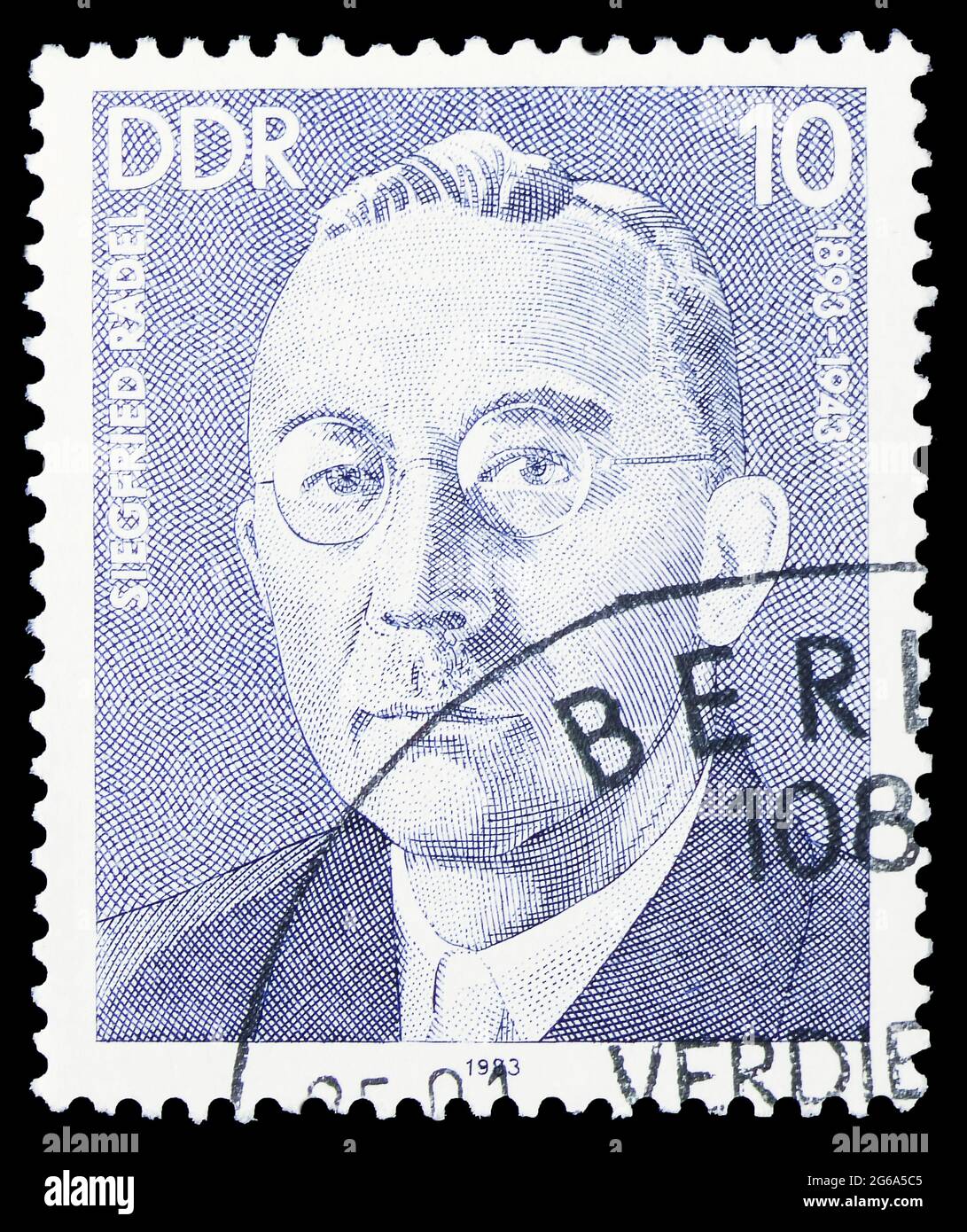 MOSKAU, RUSSLAND - 18. APRIL 2020: In Deutschland gedruckte Briefmarke zeigt Siegfried Radel (1893-1943), Persönlichkeiten der Serie Deutsche Arbeiterbewegung, Stockfoto