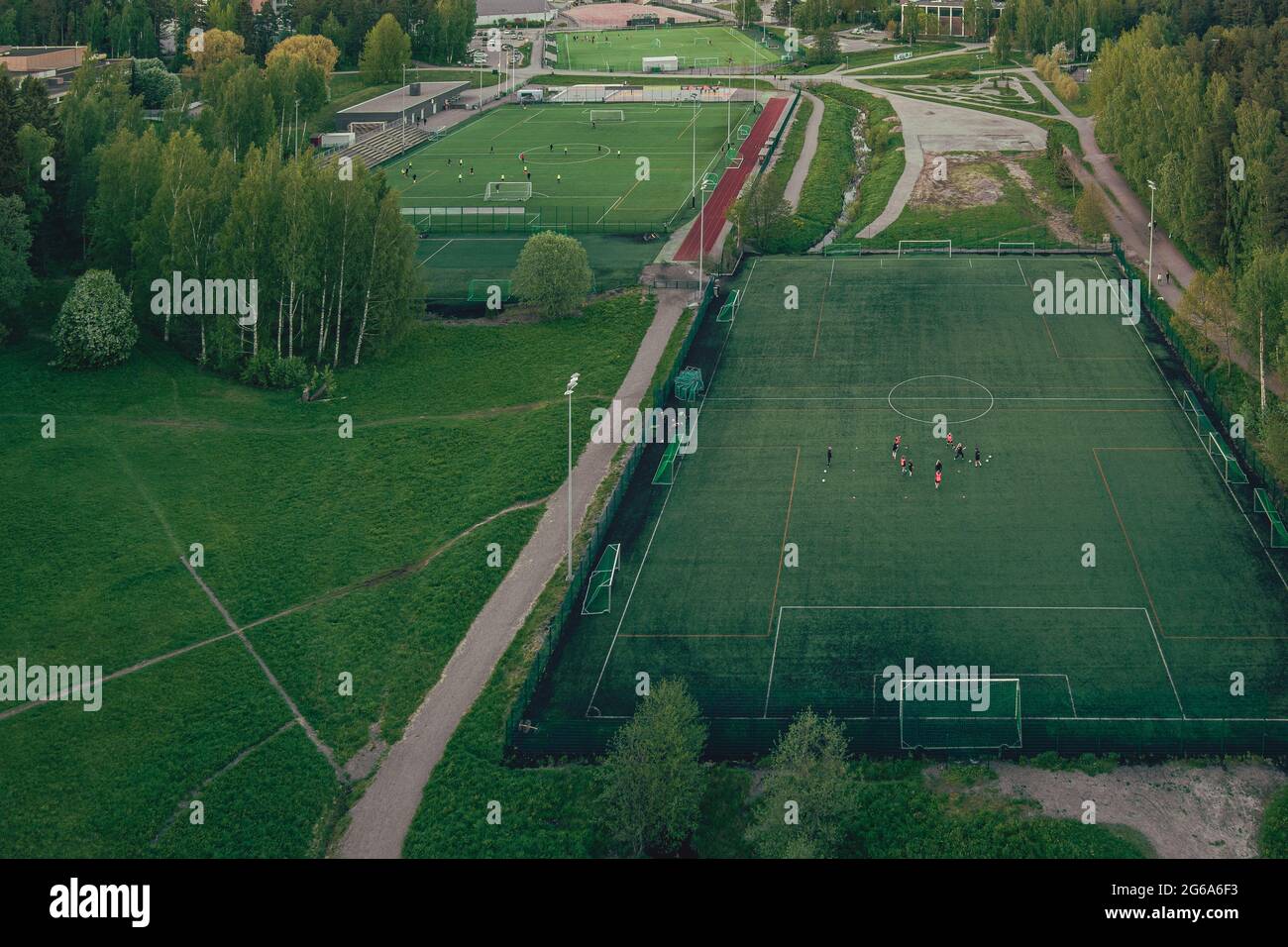 Fußballplatz von oben. Sportplatz mit Fußballplatz. Stockfoto