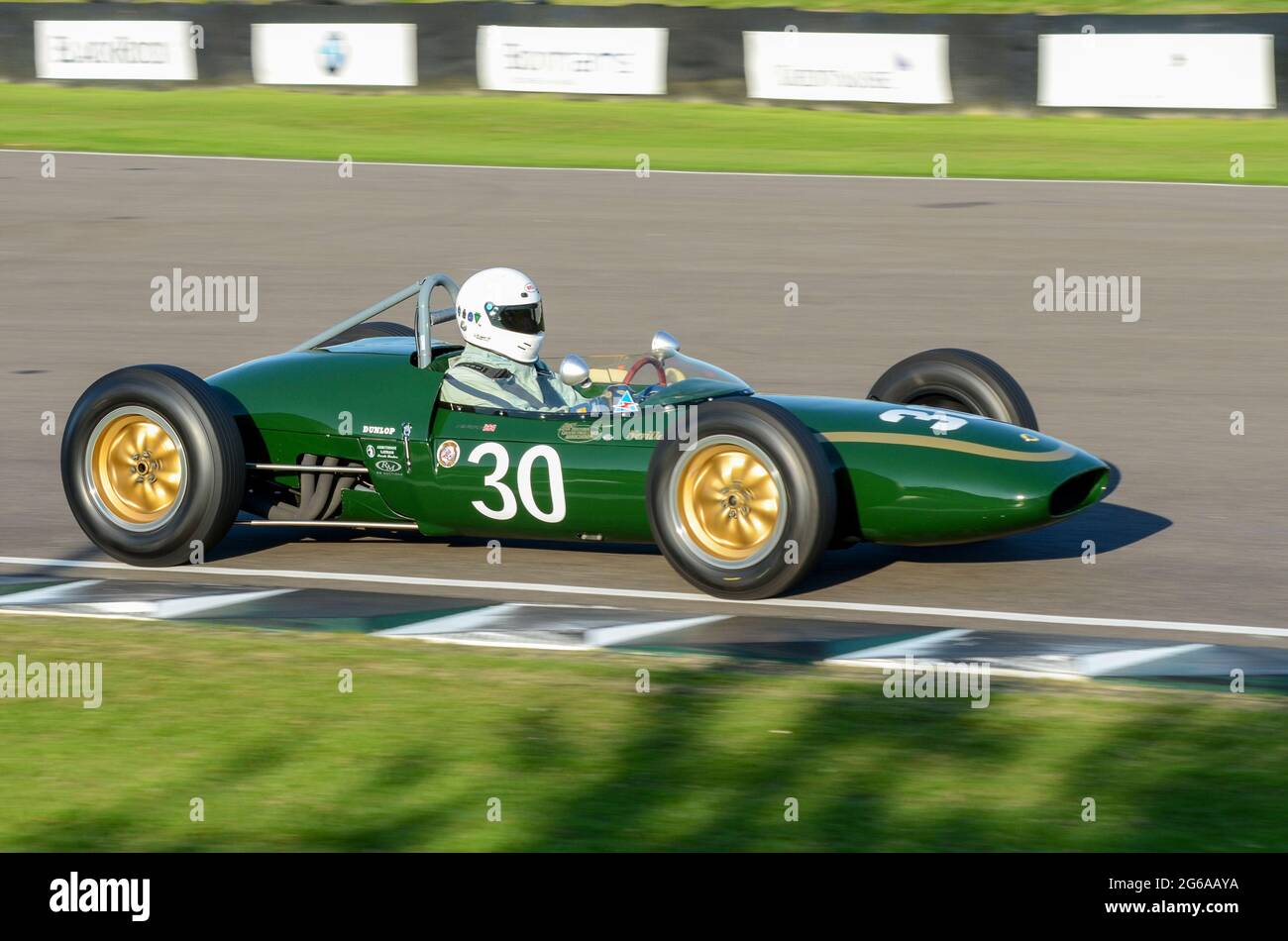 Lotus Climax 21 Classic Grand Prix, Oldtimer-Rennwagen, der bei der Glover Trophy beim historischen Goodwood Revival Event in Großbritannien teilnimmt. Alex Morton fährt Stockfoto