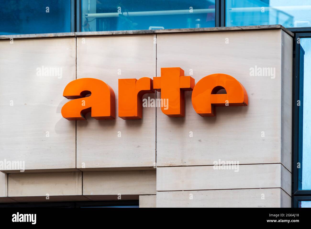 Logo auf dem Hauptsitz von Arte France, dem französischen Unternehmen des deutsch-französischen kulturfernsehens Arte Stockfoto
