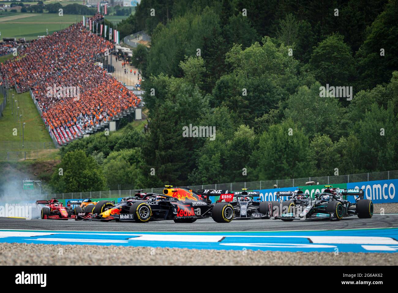 Spielberg, Österreich. Juli 2021. Nach dem Start des österreichischen F1 Grand Prix-Rennens am Red Bull Ring in Spielberg fahren die Fahrer durch Runde 2. (Foto von Jure Makovec/SOPA Images/Sipa USA) Quelle: SIPA USA/Alamy Live News Stockfoto