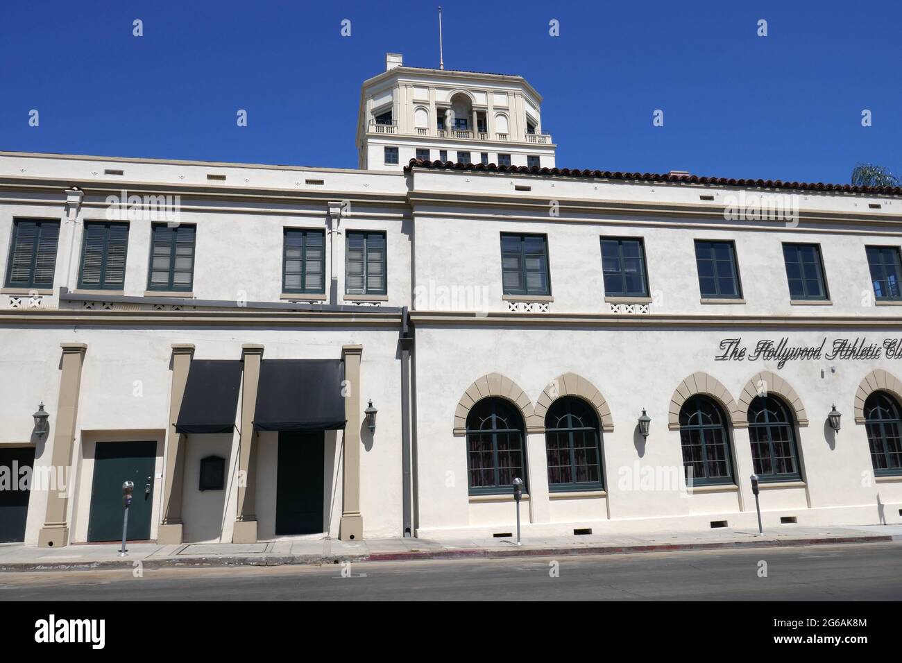 Los Angeles, Kalifornien, USA 3. Juli 2021 EINE allgemeine Sicht der Atmosphäre des Hollywood Athletic Club, wo die ersten Emmy Awards am 25. Januar 1949 übertragen wurden und zu deren Mitgliedern Charlie Chaplin, Errol Flynn, John Wayne, Walt Disney, Cecil B. DeMille, Cornel Wilde, Humphrey Bogart, Clark Gable, Howard Hughes, Joan Crawford, Rudolph Valentino, Mae West und viele mehr, am 3. Juli 2021 am 6525 Sunset Blvd in Los Angeles, Kalifornien, USA. Foto von Barry King/Alamy Stockfoto Stockfoto