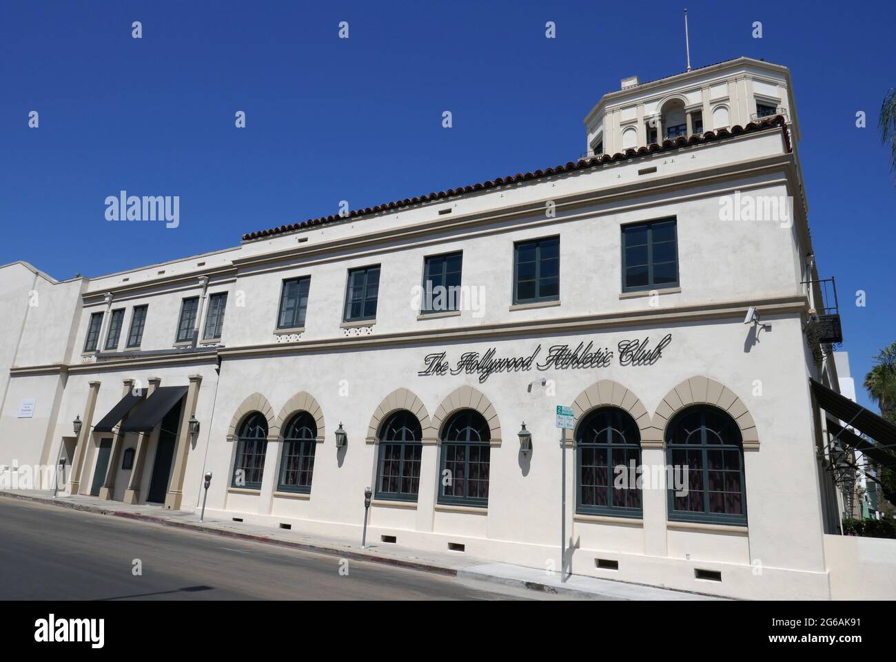 Los Angeles, Kalifornien, USA 3. Juli 2021 EINE allgemeine Sicht der Atmosphäre des Hollywood Athletic Club, wo die ersten Emmy Awards am 25. Januar 1949 übertragen wurden und zu deren Mitgliedern Charlie Chaplin, Errol Flynn, John Wayne, Walt Disney, Cecil B. DeMille, Cornel Wilde, Humphrey Bogart, Clark Gable, Howard Hughes, Joan Crawford, Rudolph Valentino, Mae West und viele mehr, am 3. Juli 2021 am 6525 Sunset Blvd in Los Angeles, Kalifornien, USA. Foto von Barry King/Alamy Stockfoto Stockfoto