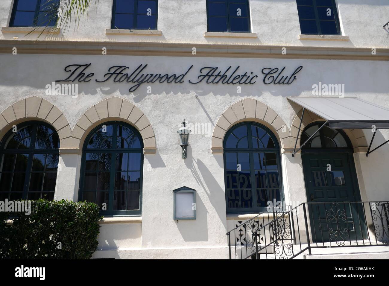 Los Angeles, Kalifornien, USA 3. Juli 2021 EINE allgemeine Sicht der Atmosphäre des Hollywood Athletic Club, wo die ersten Emmy Awards am 25. Januar 1949 übertragen wurden und zu deren Mitgliedern Charlie Chaplin, Errol Flynn, John Wayne, Walt Disney, Cecil B. DeMille, Cornel Wilde, Humphrey Bogart, Clark Gable, Howard Hughes, Joan Crawford, Rudolph Valentino, Mae West und viele mehr, am 3. Juli 2021 am 6525 Sunset Blvd in Los Angeles, Kalifornien, USA. Foto von Barry King/Alamy Stockfoto Stockfoto