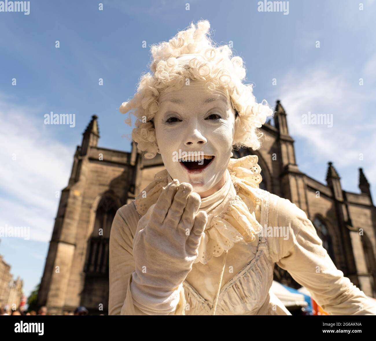 Straßenkünstler auf der High Street in Edinburgh Fringe Festival 2016 in Schottland, Vereinigtes Königreich Stockfoto