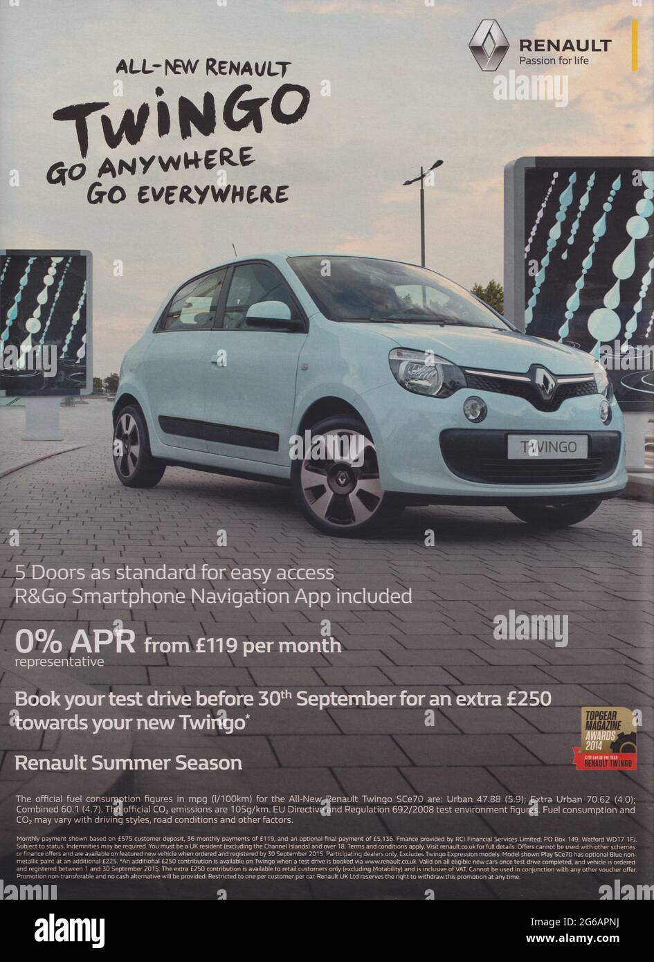 Plakatwerbung für Renault Twingo Auto im Magazin von 2015, Slogan, Werbung, kreative Renault Werbung Stockfoto