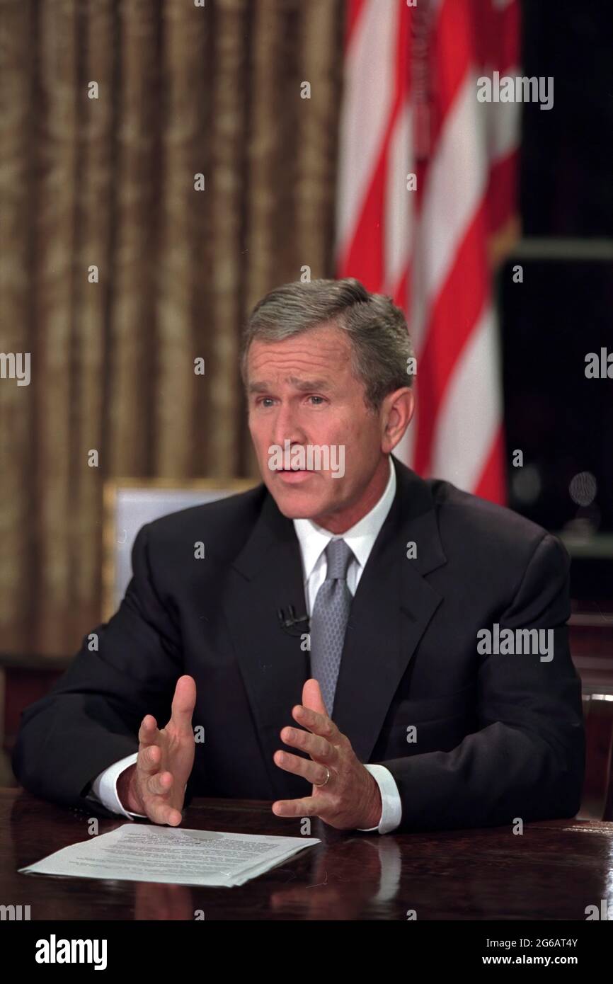 Präsident George W. Bush hält am Dienstag, den 11. September 2001, seine Rede vom Oval Office vor der Nation. Foto von Paul Morse, das Weiße Haus. Stockfoto