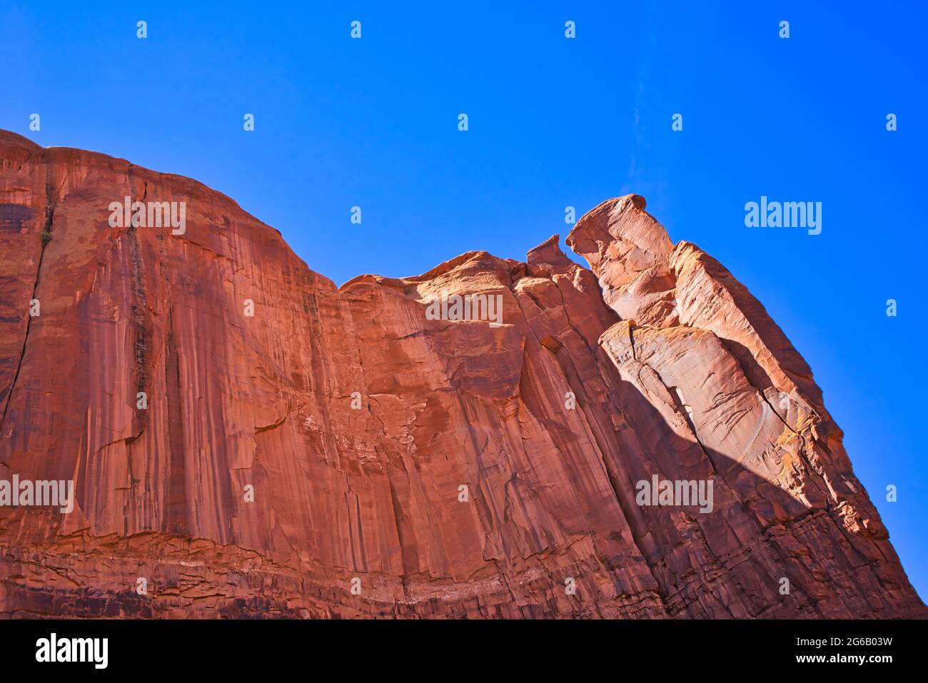 Monument Valley Navajo Tribal Park. Ein bekannter Ort für USA-West-Filme. Das Colorado Plateau, das von einem Haufen riesiger sandsteinbutte gekennzeichnet ist Stockfoto