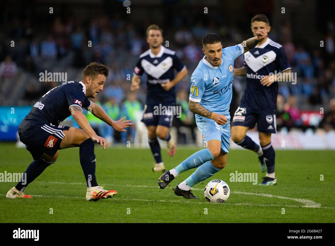 MELBOURNE, AUSTRALIEN - 6. MÄRZ: Jamie Maclaren von Melbourne City kontrolliert den Ball während des Hyundai A-League-Fußballmatches zwischen Melbourne Victory und Melbourne City FC am 6. März 2021 im Marvel Stadium in Melbourne, Australien. (Foto von Dave Hewison) Stockfoto