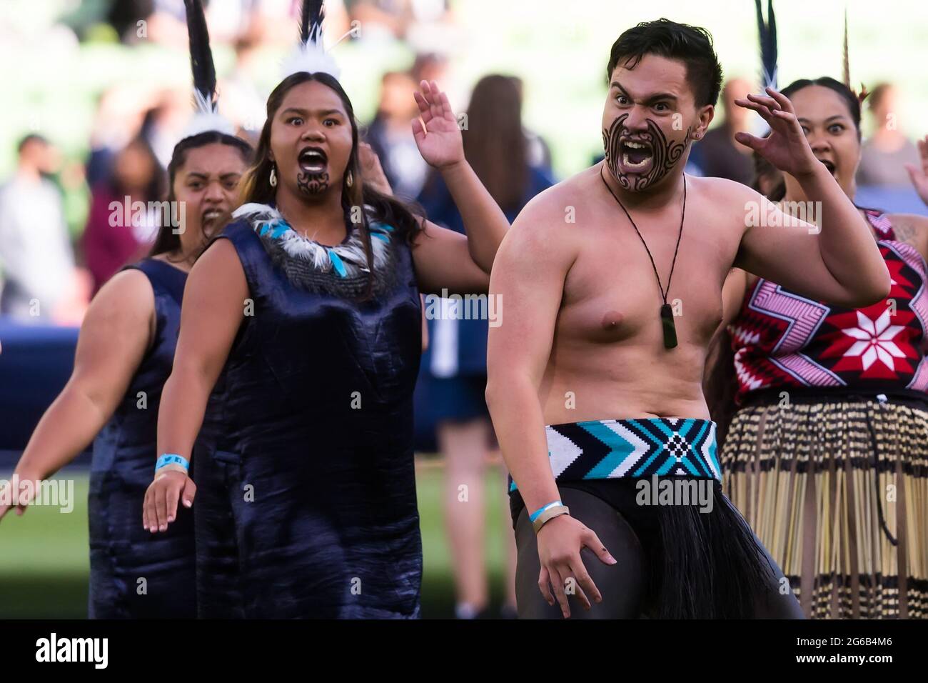 MELBOURNE, AUSTRALIEN - 26. JANUAR: Maori's spielen den Haka, um die kulturelle Vielfalt Australiens am Australia Day während des Hyundai A-League Fußballmatches zwischen Melbourne Victory und Perth Glory am 26. Januar 2021 im AAMI Park in Melbourne, Australien, hervorzuheben. (Foto von Dave Hewison/Speed Media) Stockfoto