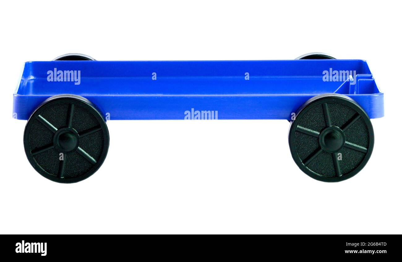 Trolley für Experimente in der Physik auf weißem Hintergrund Stockfoto