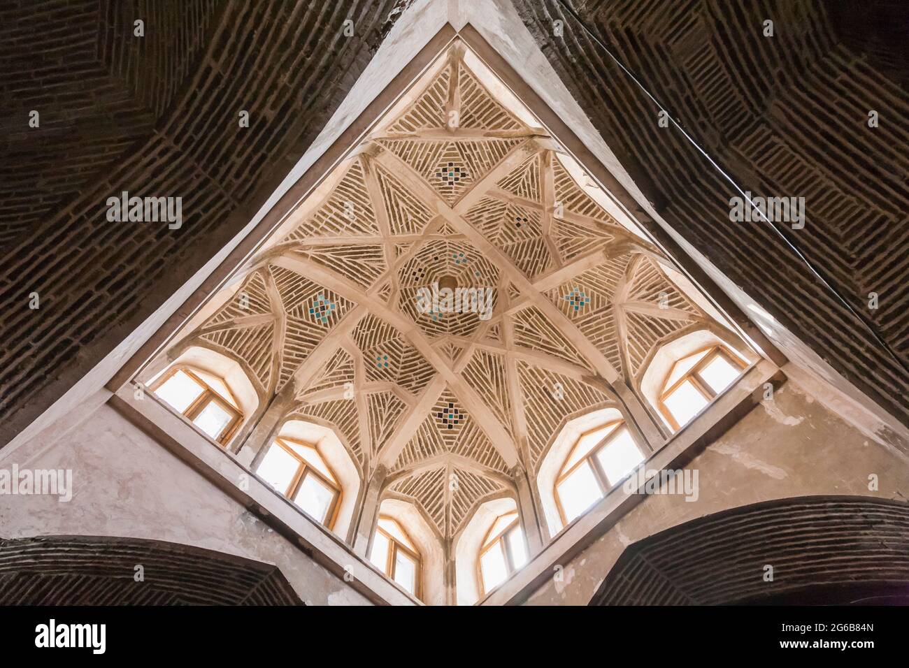 Künstlerische Ziegelarbeiten an der Decke, Freitagsmoschee (Jameh-Moschee), Isfahan (Esfahan), Provinz Isfahan, Iran, Persien, Westasien, Asien Stockfoto