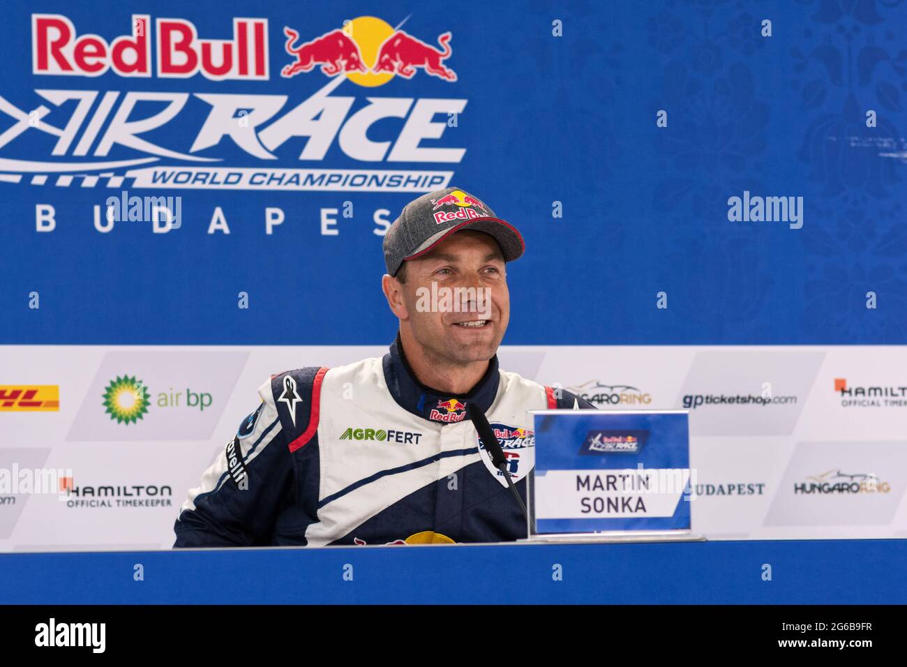 Budapest, Ungarn - 23. Juni 2018: Martin Sonka lächelt während der Pressekonferenz beim Red Bull Air Race (der Weltluftsportverband) Stockfoto