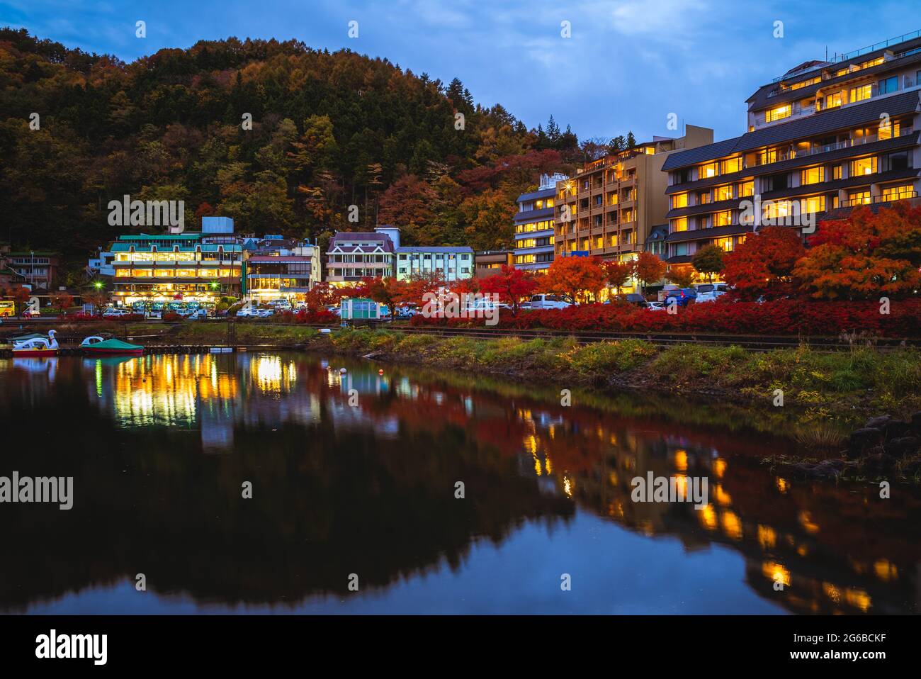 Nachtansicht des Sees kawaguchiko in der Nähe des fuji-Berges in japan Stockfoto