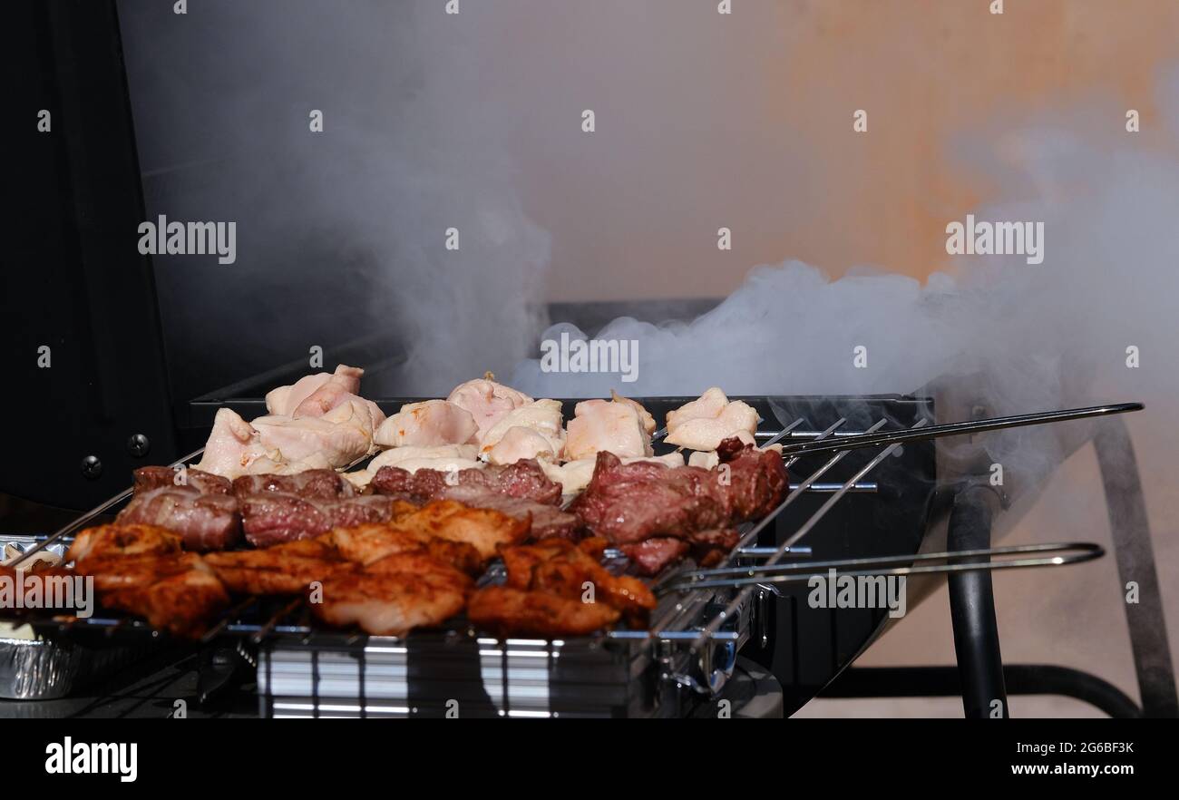 Home Garten Grill in Aktion. Stockfoto