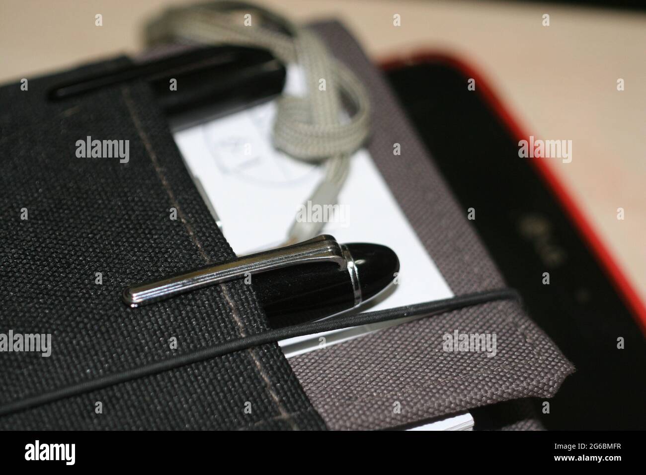 Tablet, Notebook und Füllfederhalter Stockfoto